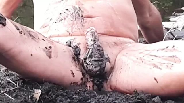 Steff165: Playing naked in the mud