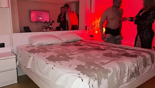 The sarsılmaz türkce konuşmalı otel odasında mükemmel sex