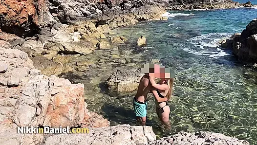 I met a sexy blonde on the beach with a gorgeous ass and we had passionate sex in the lagoon - Nikki n Daniel