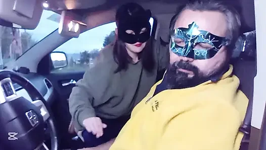 Menampar muka di dalam mobil