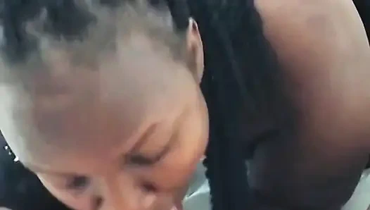 Cewek semok kulit hitam dientot habis-habisan sama besar pria kulit hitam