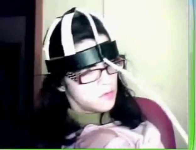 Frau mastubiert fuer ihren Freund in Skype