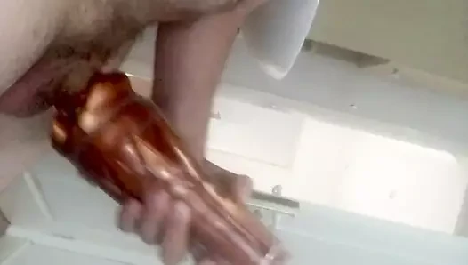 Pump porn video – hairy stud pumps out a load
