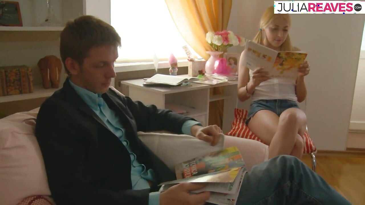 Roztomilá blonďatá teenagerka má ráda sex, také má ráda anál