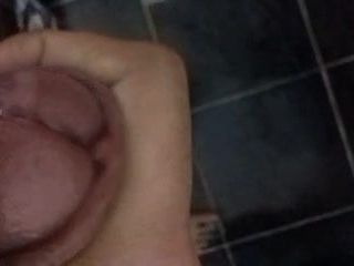 Une bite syrienne mouillée - se masturbe en solo et jouit