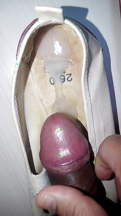 Ejaculação em sapatos escolares parte 3