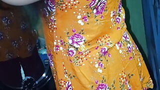 Isteri Bangladesh berpantat besar dalam bengkung badan terbaik bilik