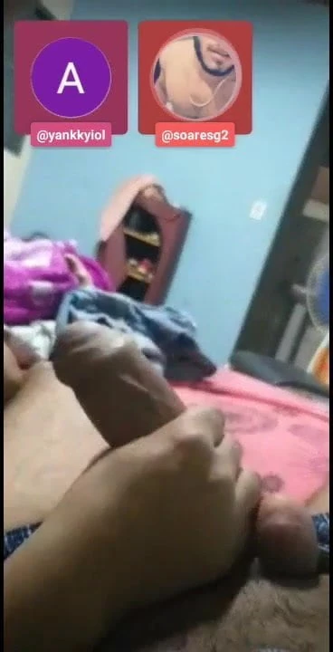 batendo uma punhetinha no marido