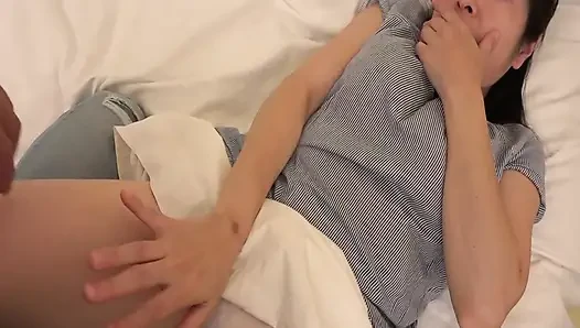Istri orang menyusui dan nyepong kontol suaminya