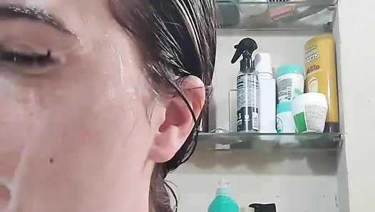 Cilt bakımımı yapıyorum