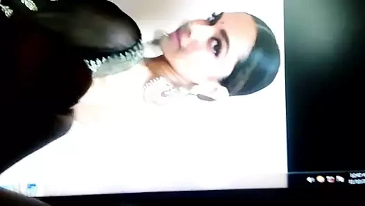 Benim ilk boşalmak haraç için deepika padukone