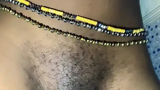 Heißes ebenholz-schätzchen, front- und rückenansicht, POV IN NAHAUFNAHME