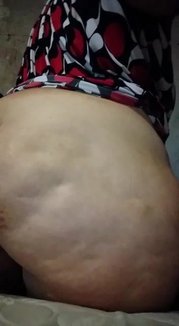 Le moretie las nalgas a casada