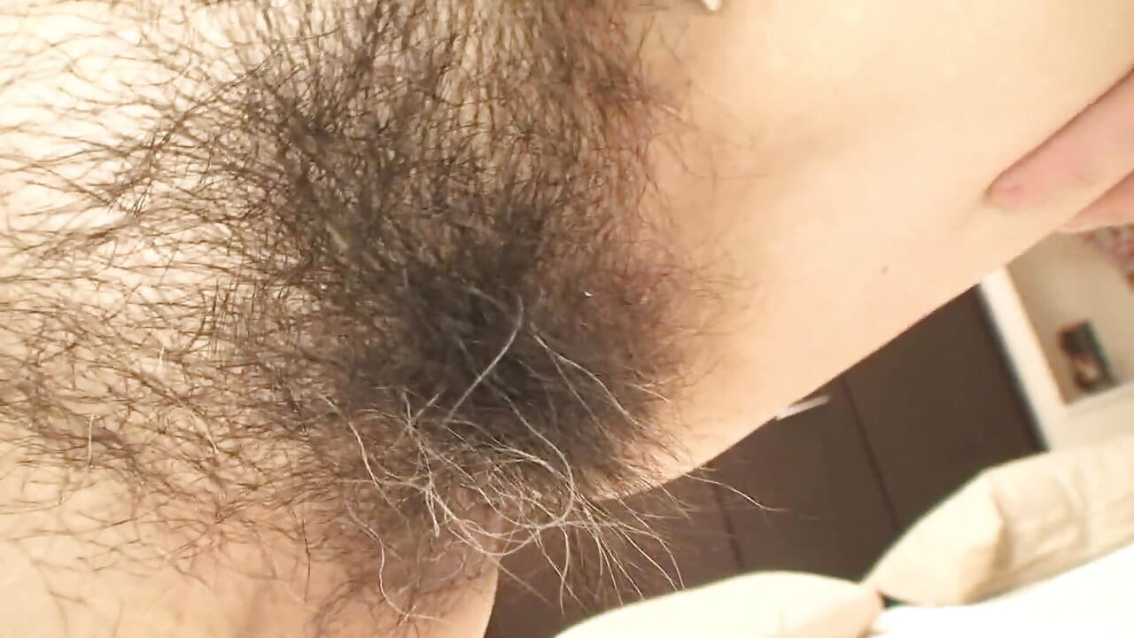 asia granny put the vibrator deep in pussy