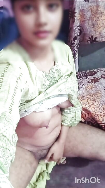 Profesora caliente con grandes tetas y coño apretado