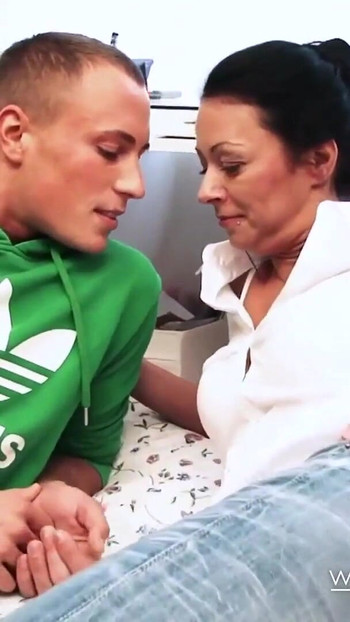 Thrilling moment from "Hilfe! Mama fickt mit Ihrem Stiefsohn"
