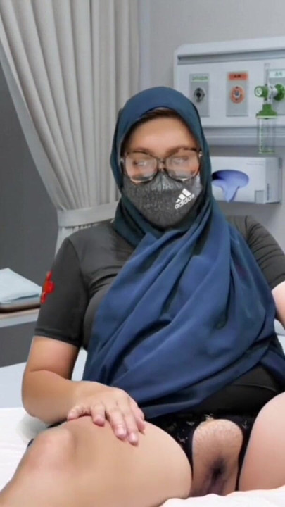พยาบาลสาวฮิญาบคนเดียวจับหีตัวเองตอนอยู่คนเดียวที่โรงพยาบาล | คลิป 2