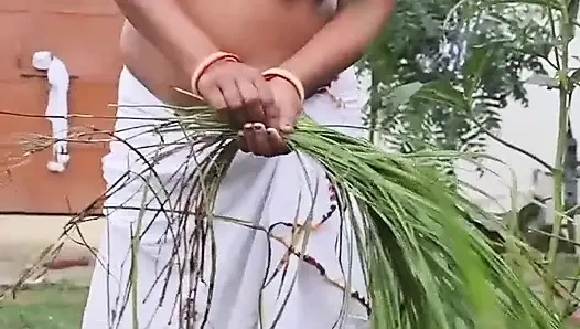 Kakak ipar indiaku mergokin aku lagi asik masturbasi memekku di kamarku