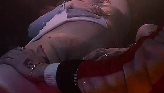 Я получаю осмотр и камшот на лицо поздно ночью