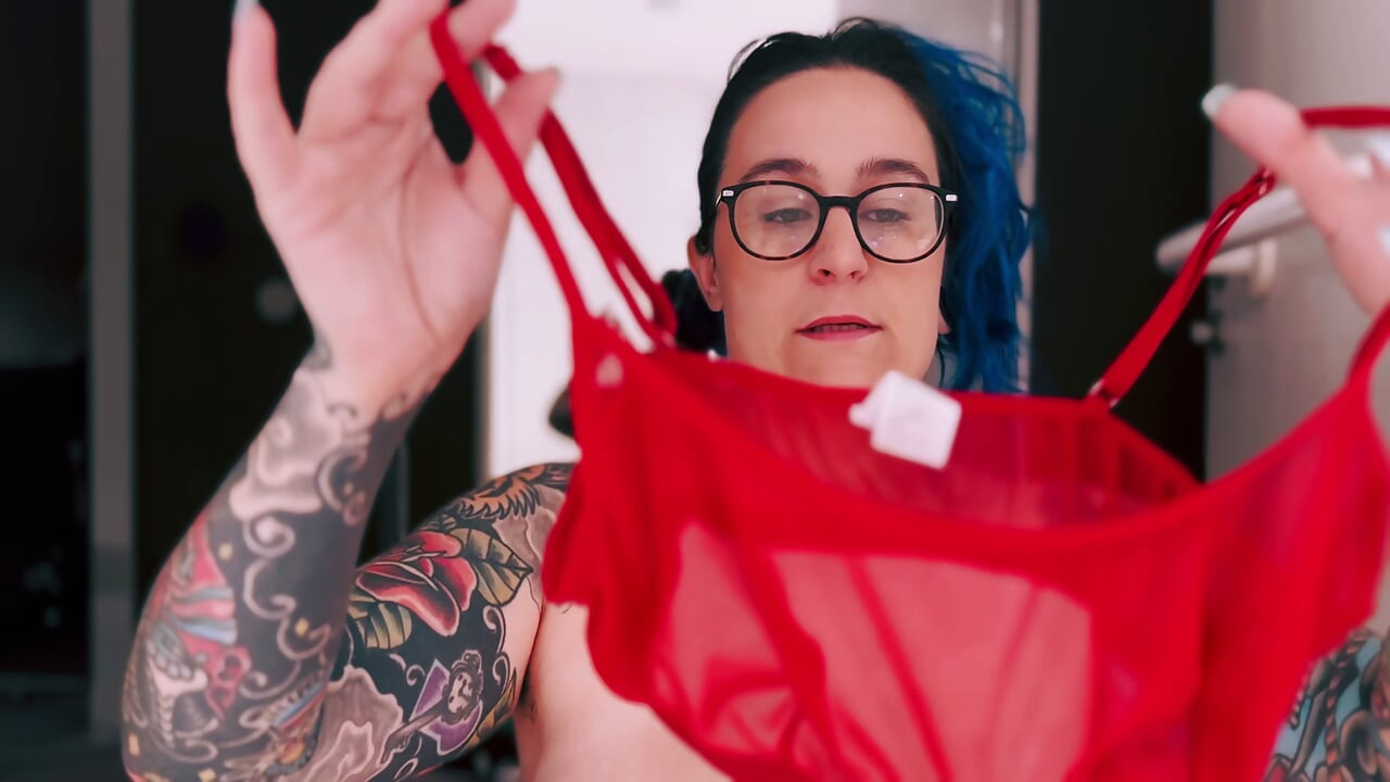 丰满的英国熟女试穿性感SHEIN内衣 纹身丰乳 第二部分