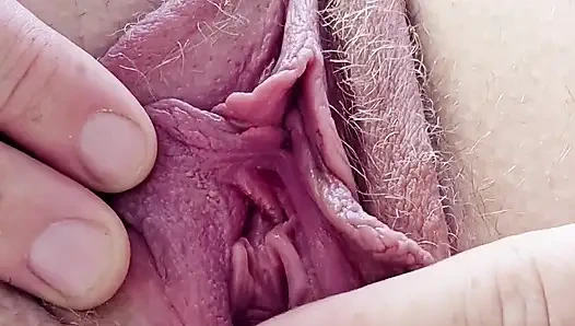 Cewek cantik dominan ini bikin kamu jilat pantat dan memekku dengan dominan