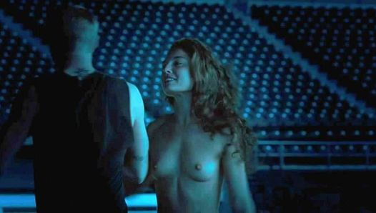 Alexa davalos desnuda en el estadio en scandalplanetcom