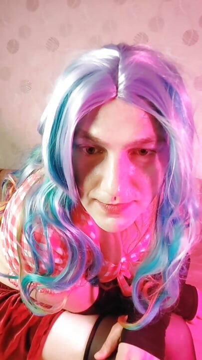 הסיסי היפהפיה פינקי עם מראה מדוזה