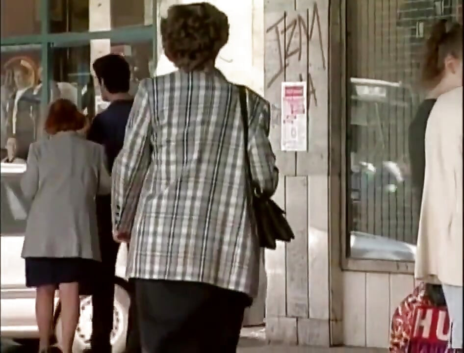 Veliki mišićavi mladi kurac u pički maćehe u kuhinji (cijeli originalni film.)