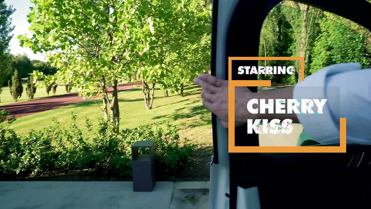 POV - 金髮尤物 Cherry Kiss 願意為她最愛的藝術家做任何事