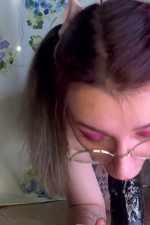 Sucia pequeña zorra del culo a la boca