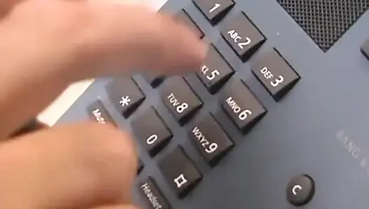 Güzel sarışın kıllı amcık parmaklıyor