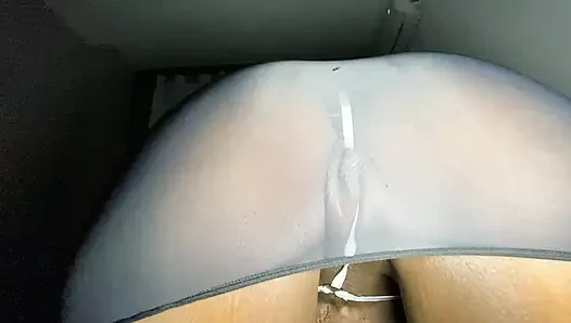 Asetatlı evli kadın kocası uzaktayken kendini siyah vergón'a veriyor