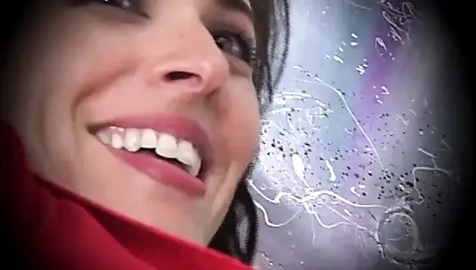 Küçük memeli güzel esmer götten parmaklanıyor büyük bir yarakla sikiliyor