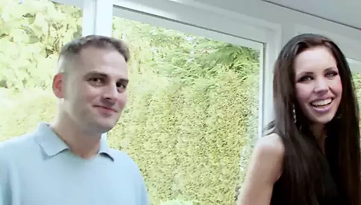 Zar zor yaşımda kahverengi saçlı bir sürtüğüm