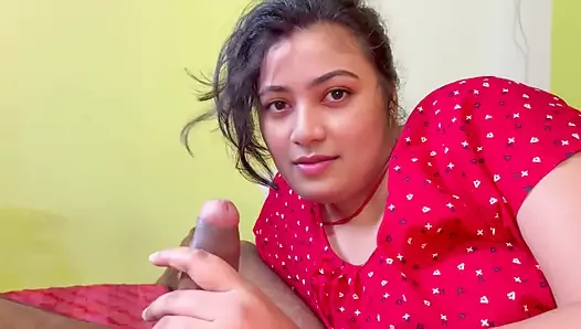 OMG! Aku lagi sendirian sama ibu tiriku dan aku minta tolong untuk ngentot kontolku yang sempit