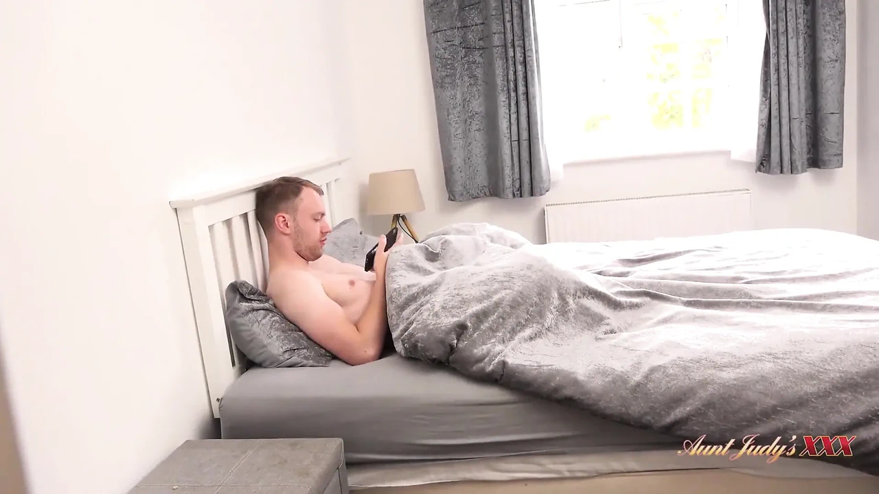 Mature BBW Stepmom Star catches her Stepson watching Porn again – Clipiras