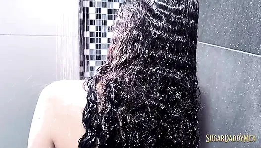 Kız arkadaşımı banyo yaparken ve baştan çıkararak filme alıyorum