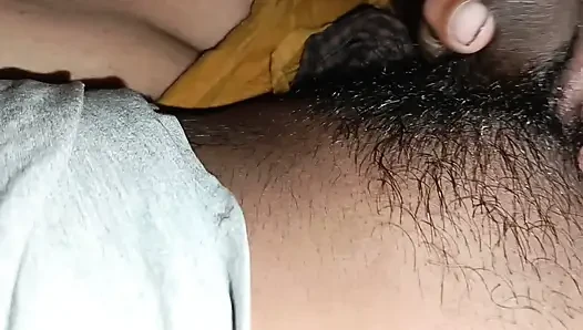 Bengalische hausfrau lutscht und fickt sexy bhabhi devar ne flachziehende verheiratete hausfrau fickt erstmals riesigen 8-zoll-schwanz zusammen