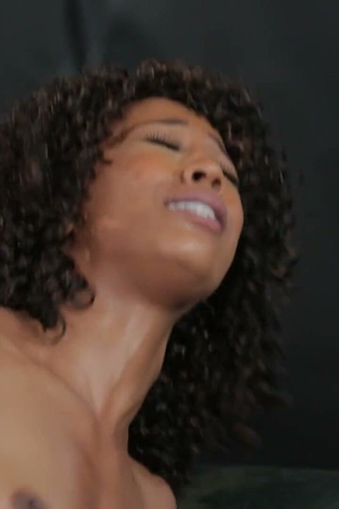 Black babe gets her pussy pounded