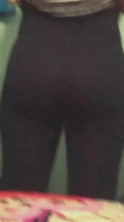 Minha nega se trocando com bundona de fora delicia