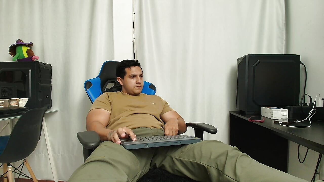 I like to masturbate in the office