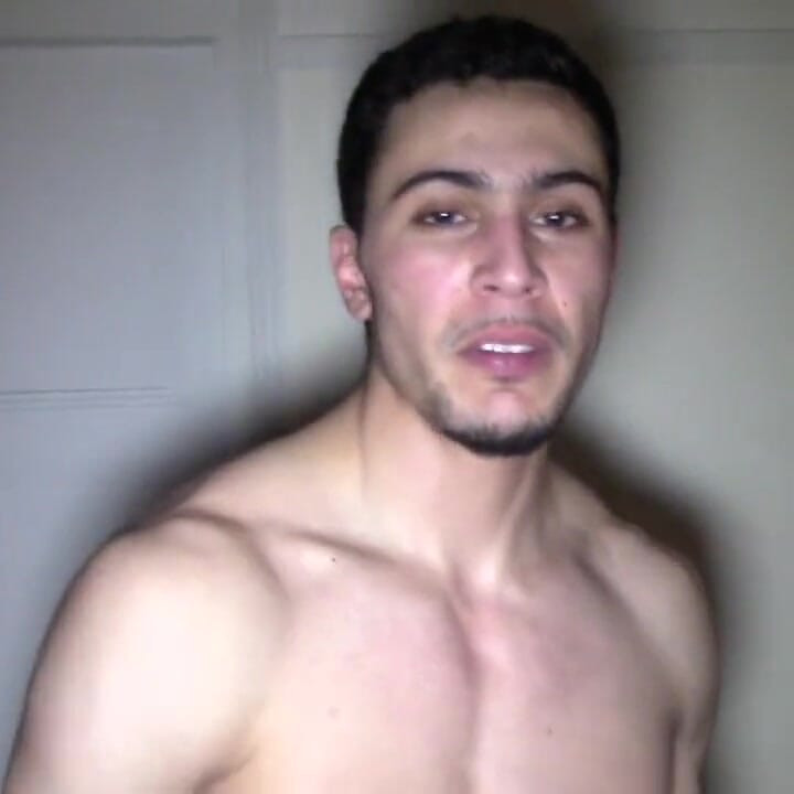 เกย์อาหรับดูดอาหรับตรงด้วยตาปิดตา เพื่อนของ Malik