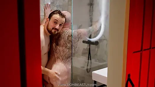 Oli tarafından çekilen kirli duş