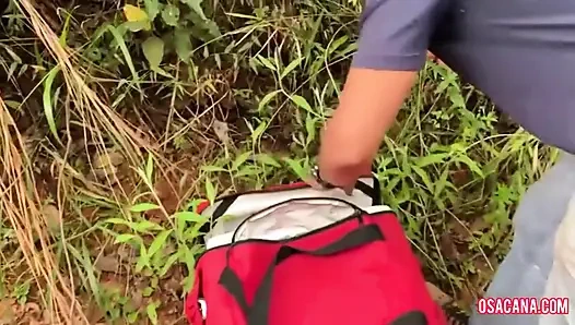 Kami bertemu dua gadis nakal di jalan