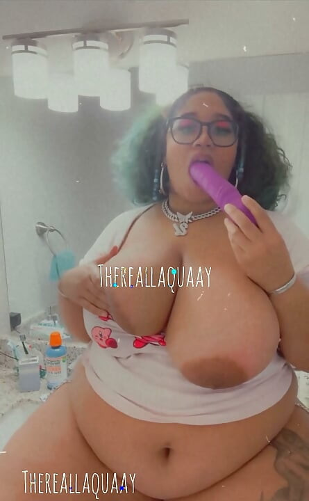 Biggdebbie menjadi sangat miang semasa bermain