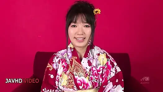 Chiharu предлагает знойный минет в Jav, затем жестоко трахается в ее кимоно