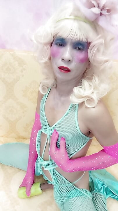 Oanh Le transgender wearing sexy clothes porn playing with an artificial can