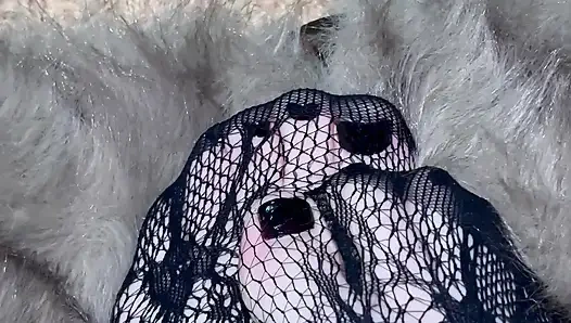 Ich Spiele Mit Meinen Beinen in Sexy Strümpfen Und High Heels