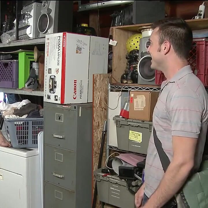 MEN - Kris Anderson, Seth Roberts get dirty on laundry day