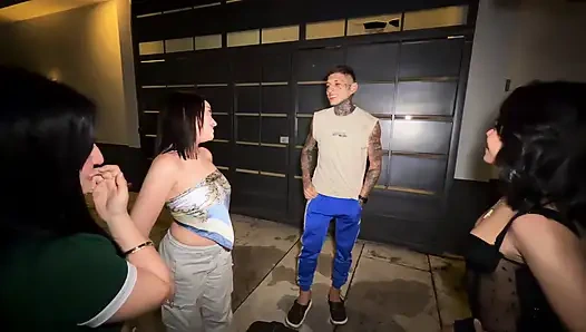 Latin üçlü grup seks, bindikten sonra evli taksi şoförüyle sikişiyor!